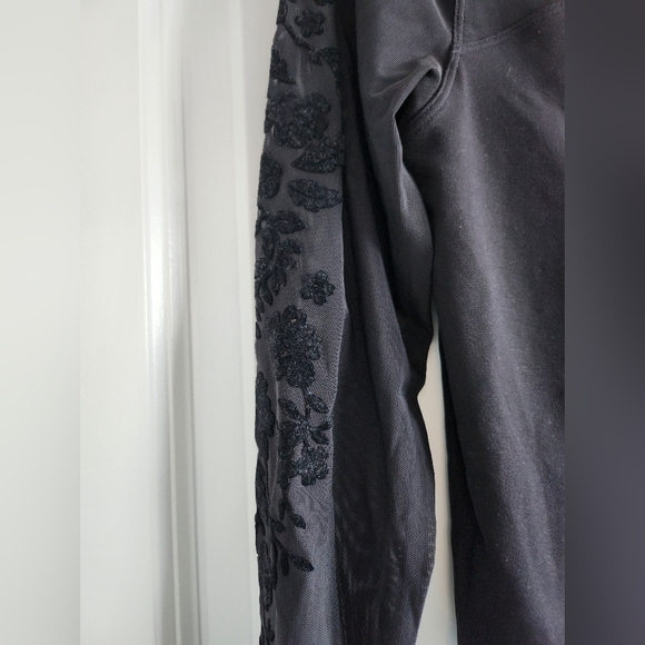 Athleta long sleeve black sheer floral crop top size Small - Picture 4 of 7